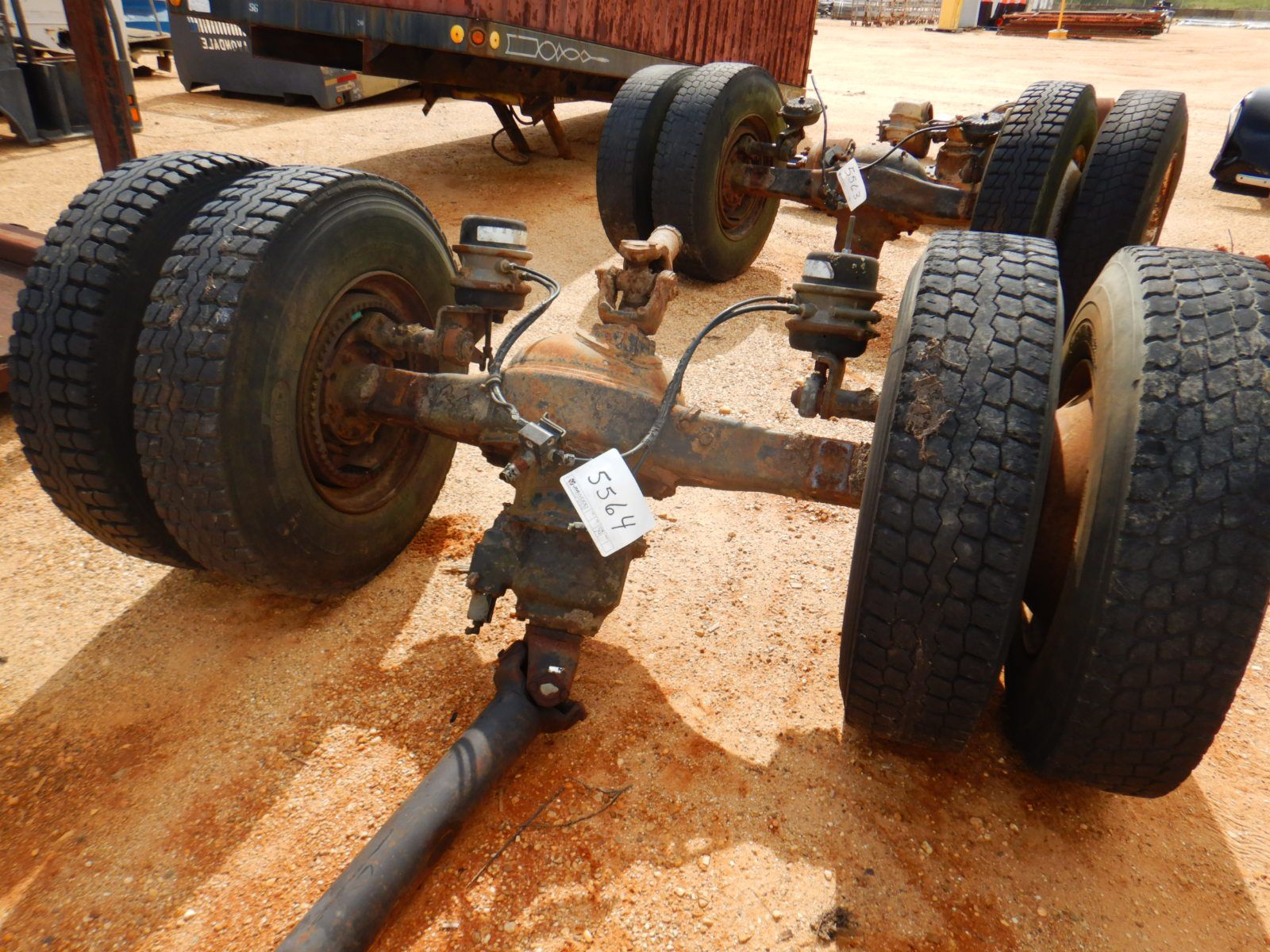 TRUCK/TRACTOR DRIVE AXLE W/DUEL TIRES & RIMS (A1)