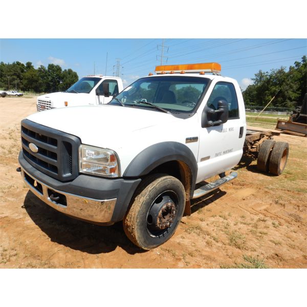 2006 FORD F550 XL Cab and Chassis Truck