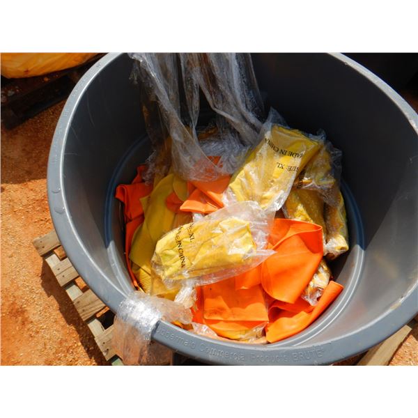 (1) BARREL SHOE/BOOT COVERS (B9)