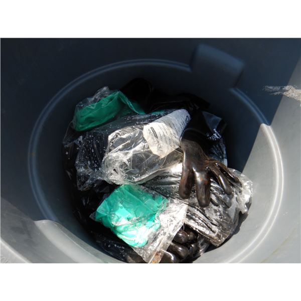 (1) BARREL RUBBER GLOVES (B9)