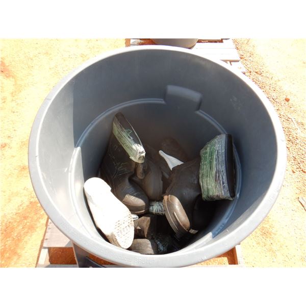 (1) BARREL RUBBER BOOTS (B9)