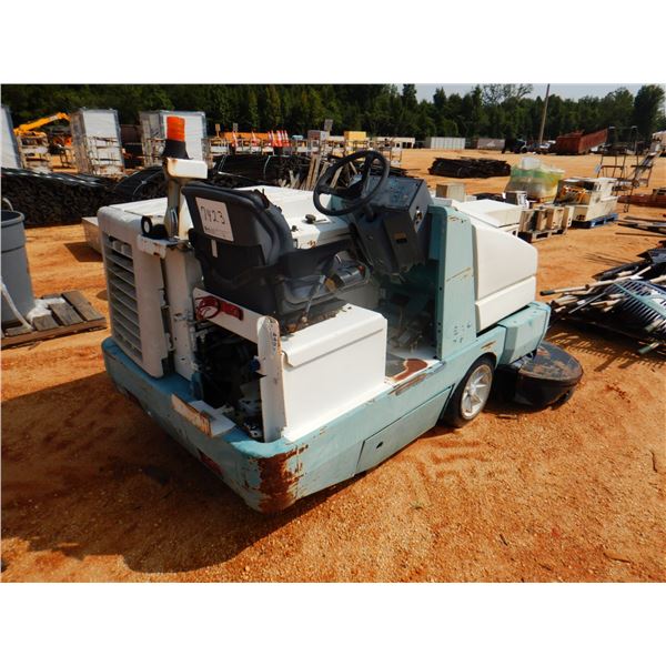 TENNANT FLOOR SCRUBBER, LP GAS ENGINE (B9)