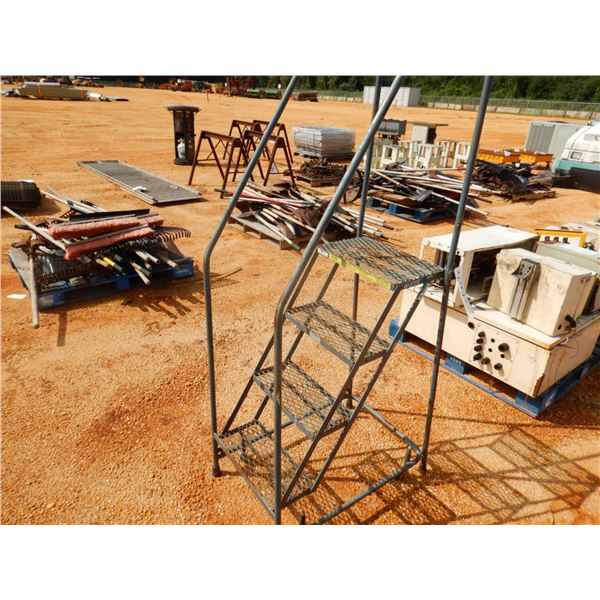 4 STEP ROLL AROUND WAREHOUSE LADDER, (B-9)