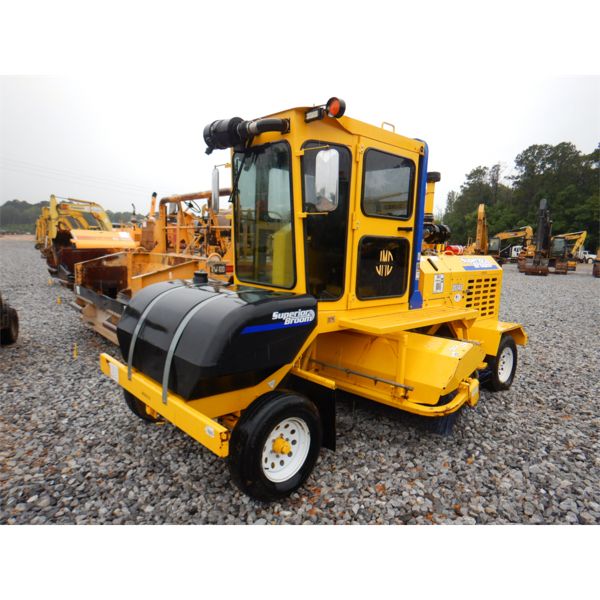 2018 SUPERIOR DT74J Broom