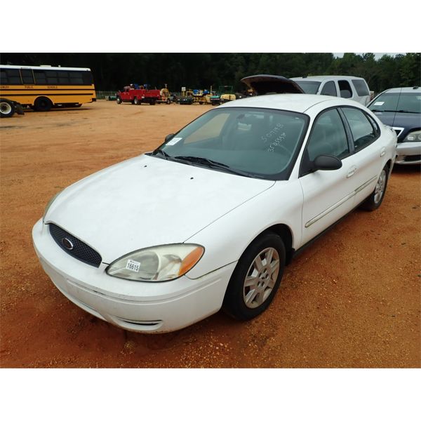 2005 FORD TAURUS Automobile