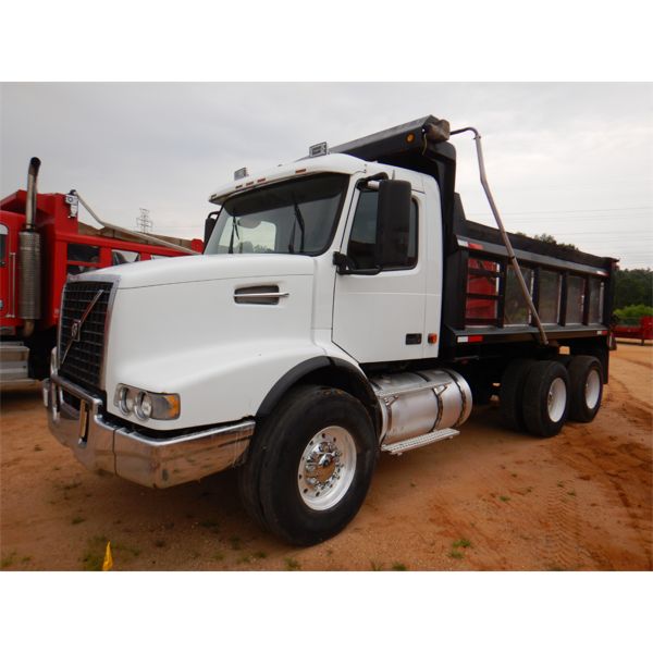 2007 VOLVO VHD Dump Truck