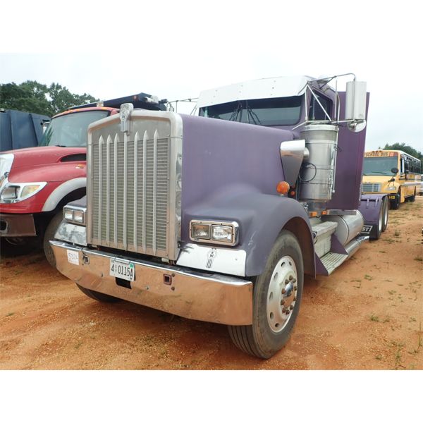 1999 KENWORTH W900L Sleeper Truck