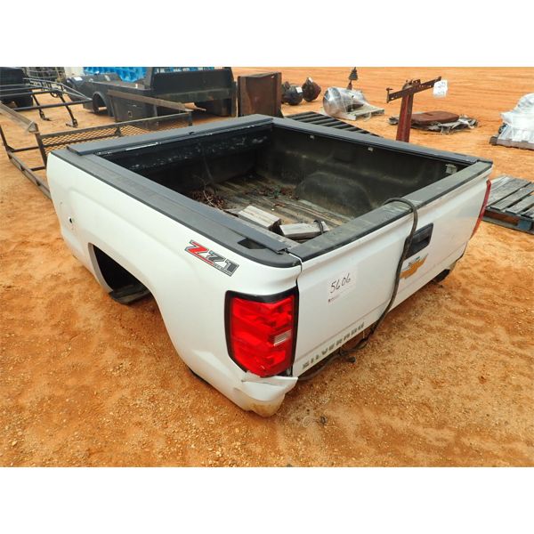 CHEVROLET DUALLY PICKUP BED W/ROLL-N-LOCK COVER (A-1)