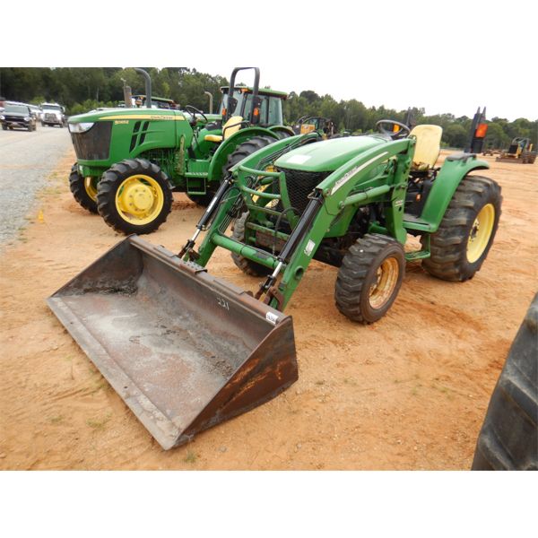 JOHN DEERE 4720 Farm Tractor