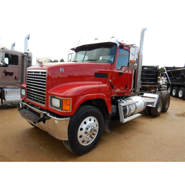 2015 MACK CHU613 Day Cab Truck