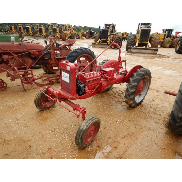 FARMALL CUB Farm Tractor