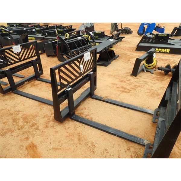 FORKLIFT ASSY (FITS SKID STEER LOADER) (B5)