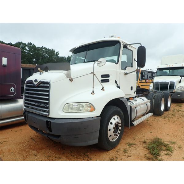 2007 MACK CX613 Day Cab Truck