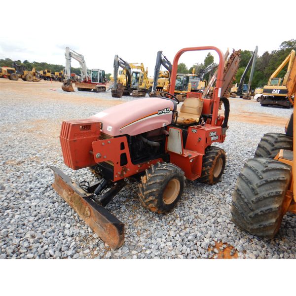 DITCH WITCH RT40 Trencher