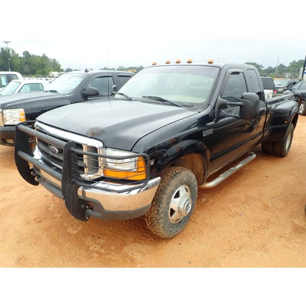 1999 FORD F350 LARIAT Pickup Truck