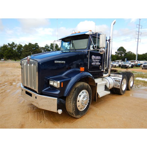 1993 KENWORTH T800 Day Cab Truck