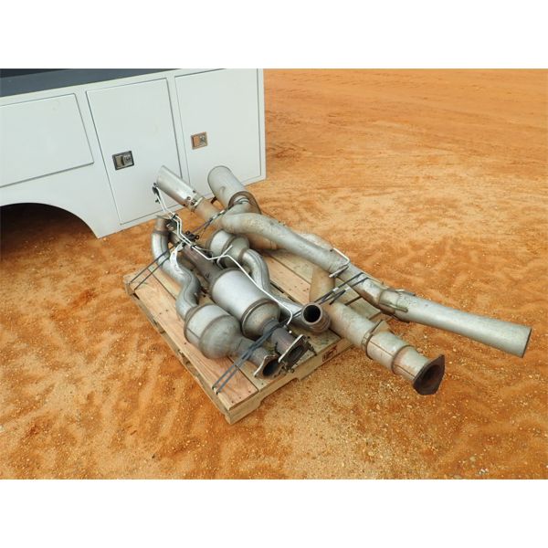 (1) PALLET OF EXHAUST MUFFLER & PIPE