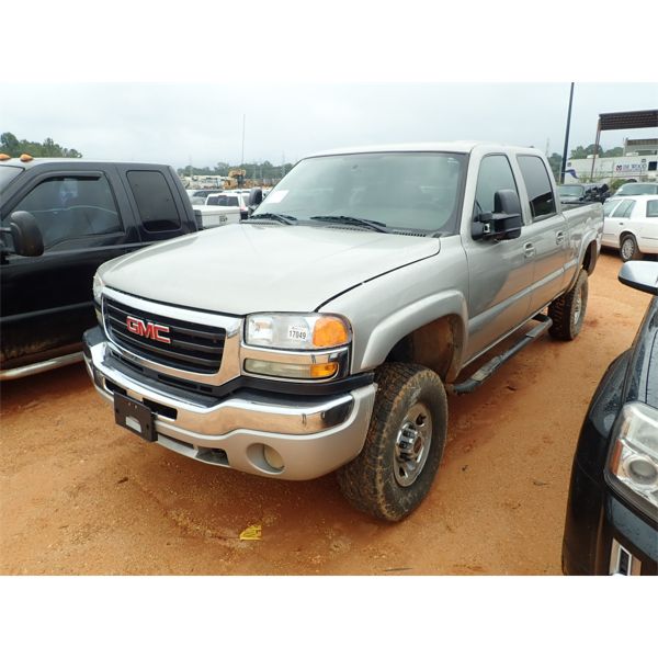 2004 GMC SIERRA LE Pickup Truck