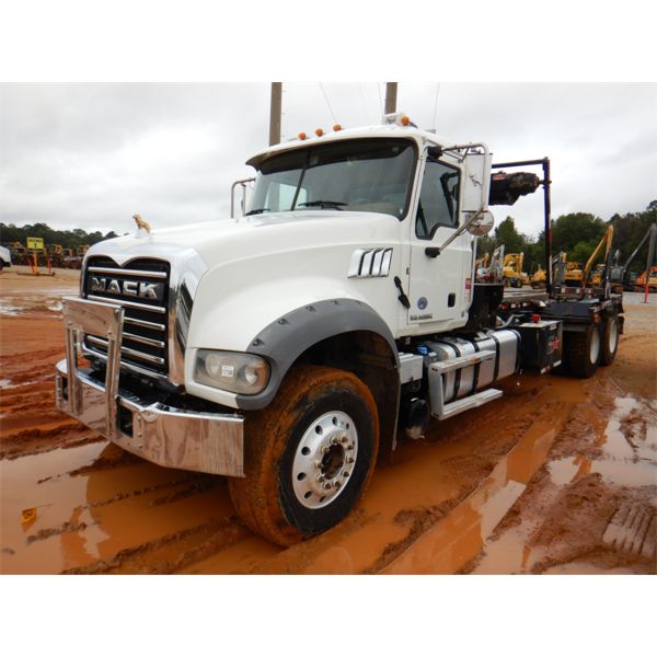 2018 MACK GU713 Roll Off Truck