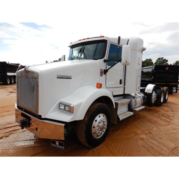 2017 KENWORTH T800 Sleeper Truck