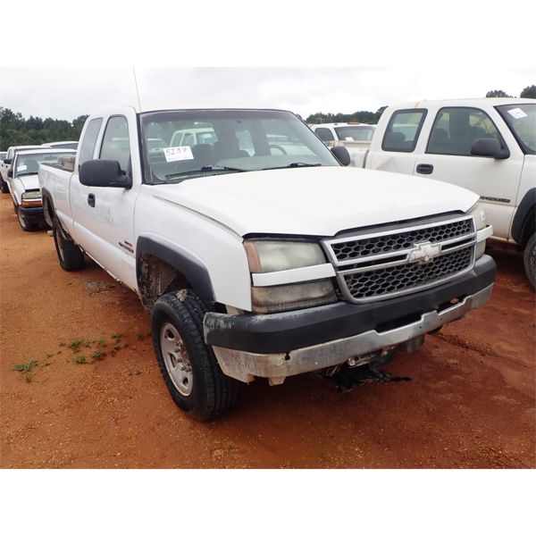 2005 CHEVROLET 2500 HD Pickup Truck