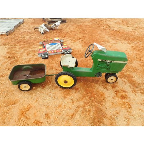 JOHN DEERE CHILD RIDER/PEDAL TRACTOR WAGON