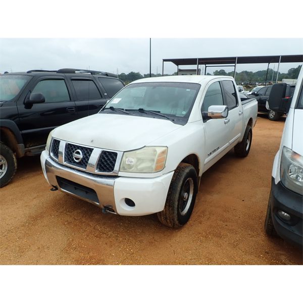 2005 NISSAN TITAN SE Pickup Truck