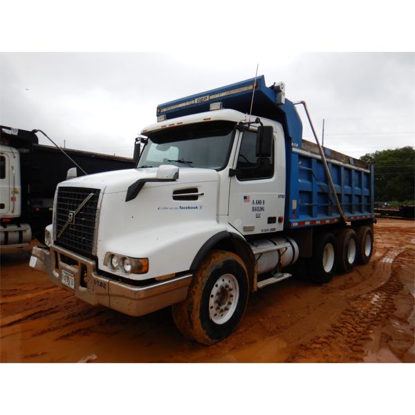 2006 VOLVO  Dump Truck