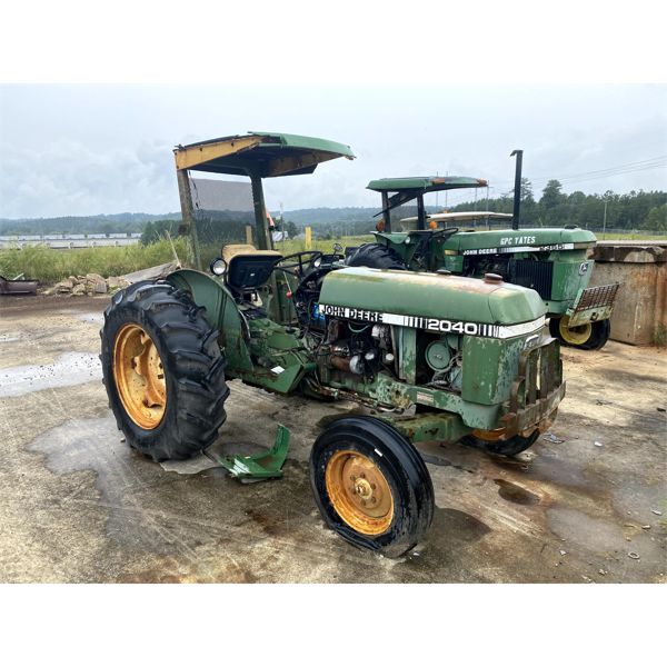 1980 JOHN DEERE 2040 Farm Tractor
