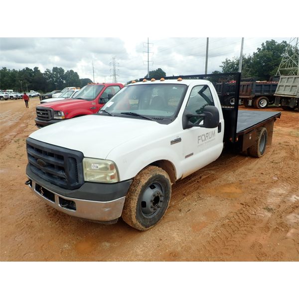 2006 FORD F350 XL Flatbed Truck