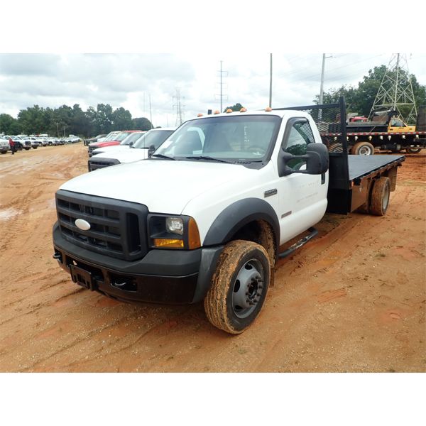 2007 FORD F550 XL Flatbed Truck