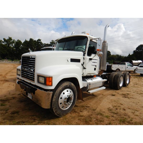 2006 MACK CHN613 Day Cab Truck