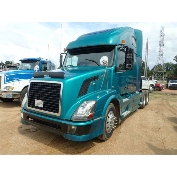 2007 VOLVO VN Sleeper Truck