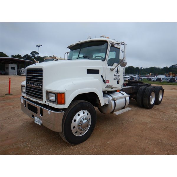 2007 MACK CHN613 Day Cab Truck