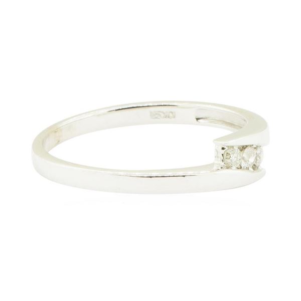 0.10 ctw Diamond Ring - 10KT Yellow Gold