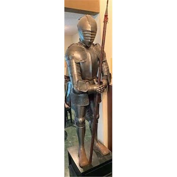 21BG-A315 SUIT OF ARMOUR WITH CLOSED HELM