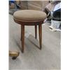 Image 3 : Oak Swivel Office Chair & Stool