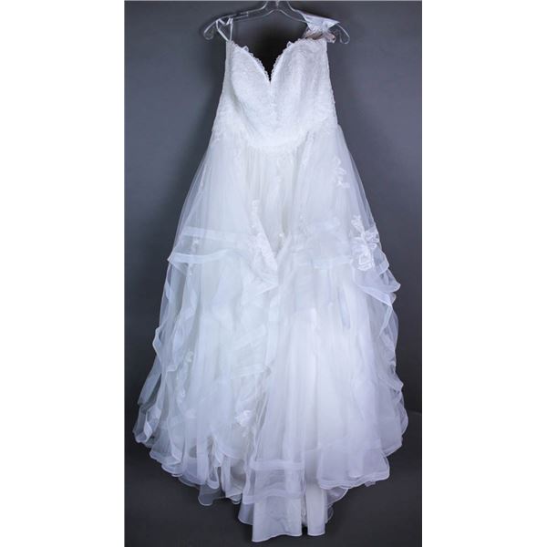 IVORY STELLA YORK DESIGNER BRIDAL GOWN, SIZE 20