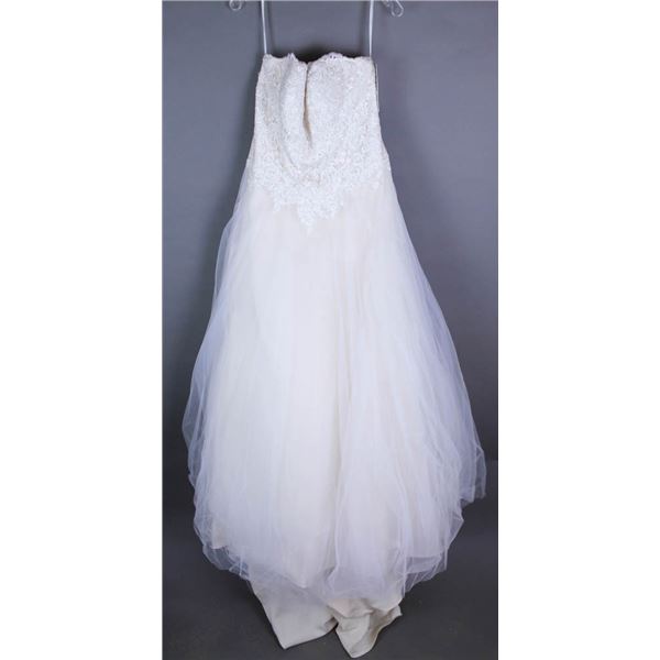 IVORY STELLA YORK DESIGNER BRIDAL GOWN, SIZE 20