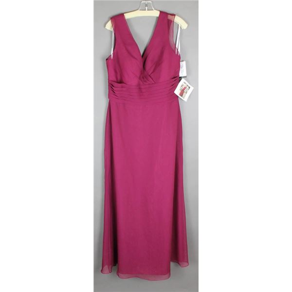 PLUM DAVINCI DESIGNER FORMAL DRESS SIZE 16