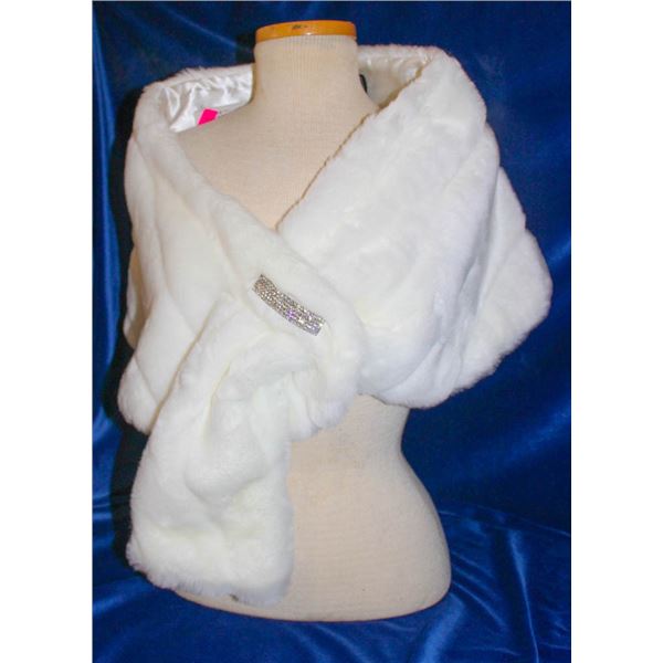 FRENCH SPY FAUX FUR WHITE FORMAL SHRUG W/ RHINE-