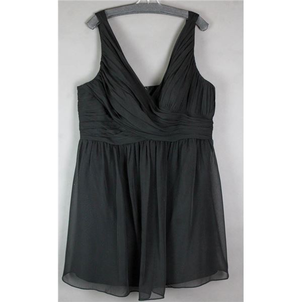 BLACK VENUS DESIGNER FORMAL DRESS; SIZE 24