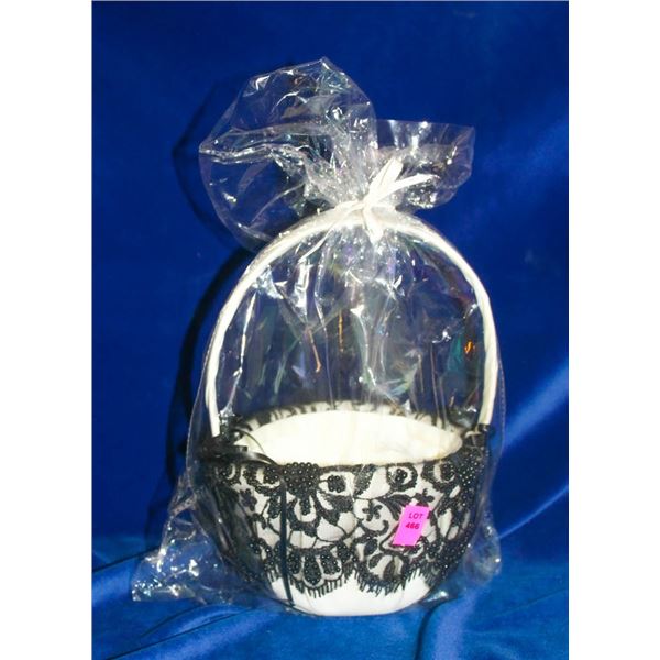 BEVERLY CLARK IVORY W/ BLACK LACE GALLA COLLECTION