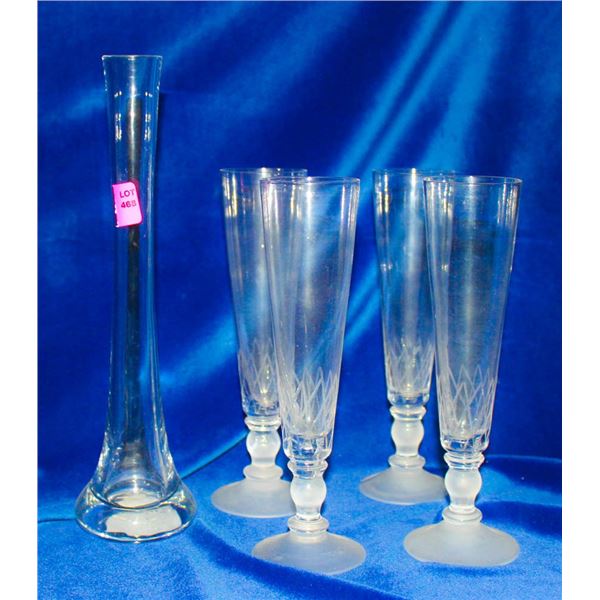 LOT OF 4 CHAMPAGNE FLUTES W/ FROSTED GLASS BOTTOMS