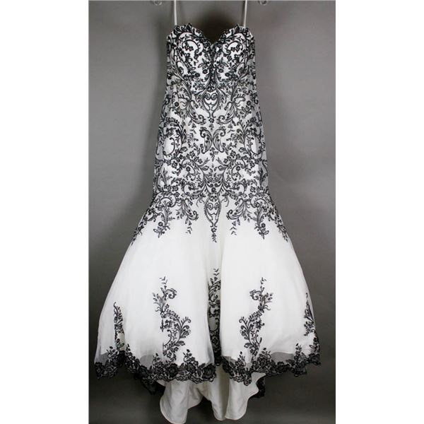 WHITE/ BLACK LACE DESIGNER BRIDAL GOWN; SIZE 16