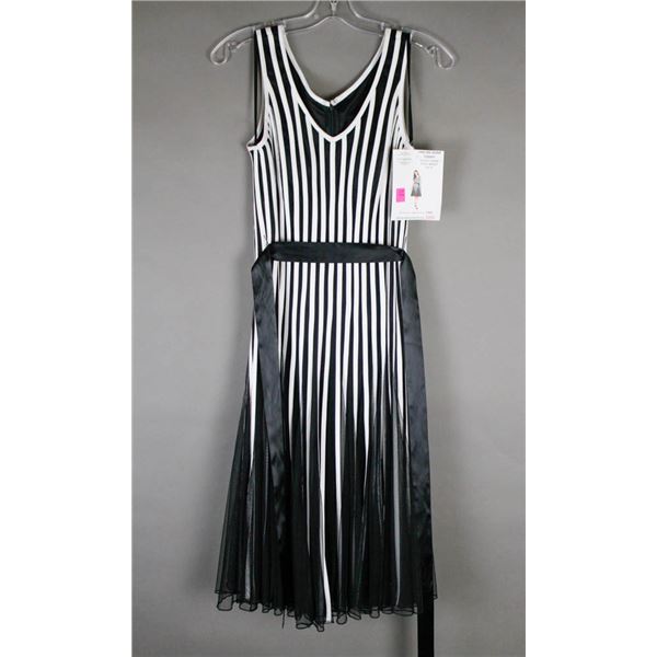 WHITE/ BLACK PLEATED CARTISE FORMAL DESIGNER DRESS
