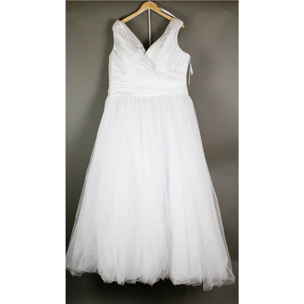 WHITE BONNY PRINCESS STYLE BRIDAL DESIGNER GOWN;