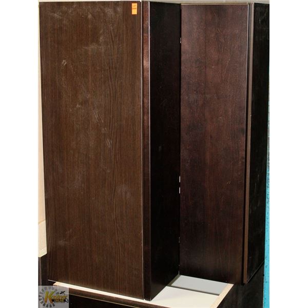 WALL SQUARE CORNER CAB 21" W X 21" W X 30" /W DOOR