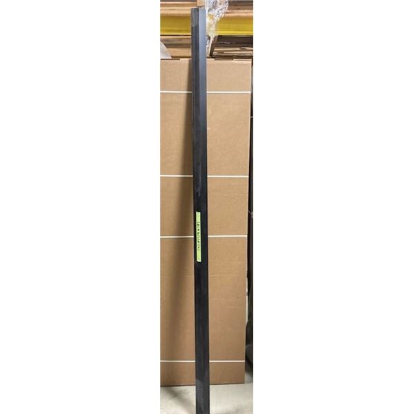 LOT OF THREE ANGLE CROWN MOULDING SMALL C/W