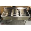 Image 2 : NEW STAINLESS STEEL 3-WELL SINK
